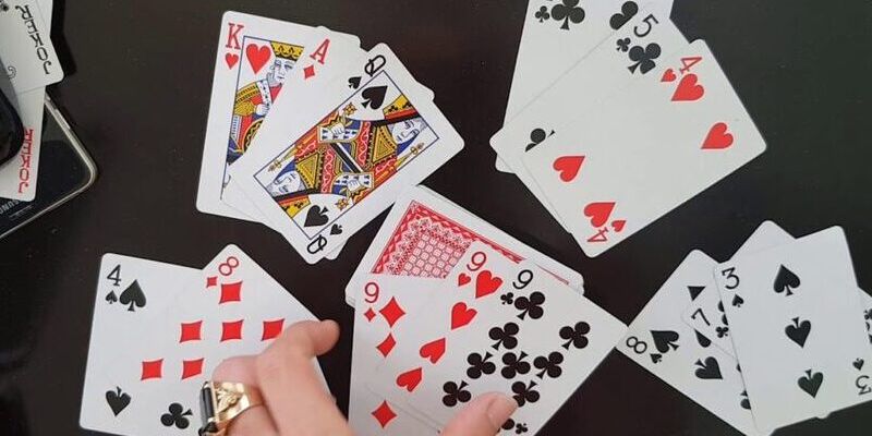 Linh hoạt trong chia bài để có lá bài đẹp